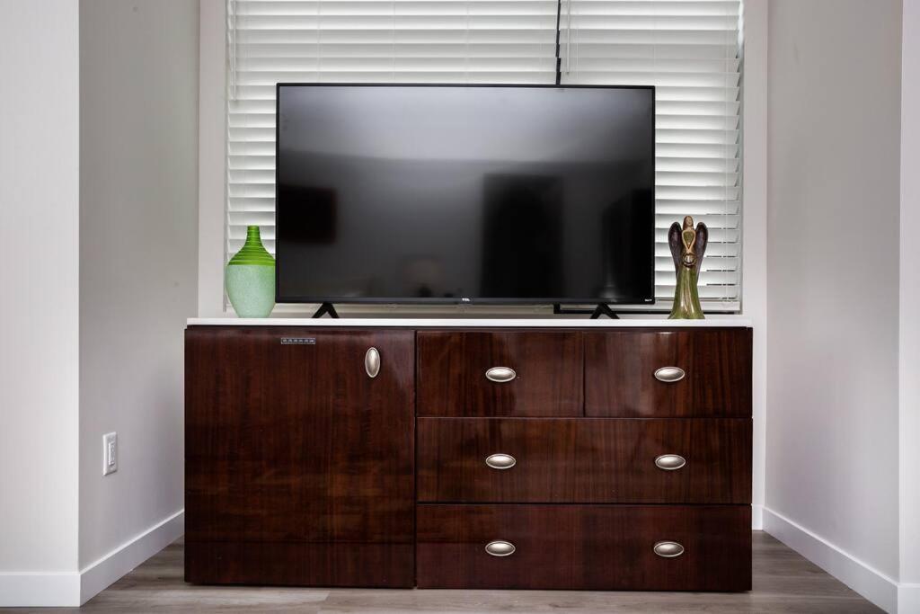 Comfy Studio With Cali King Size Mattress San Diego Extérieur photo