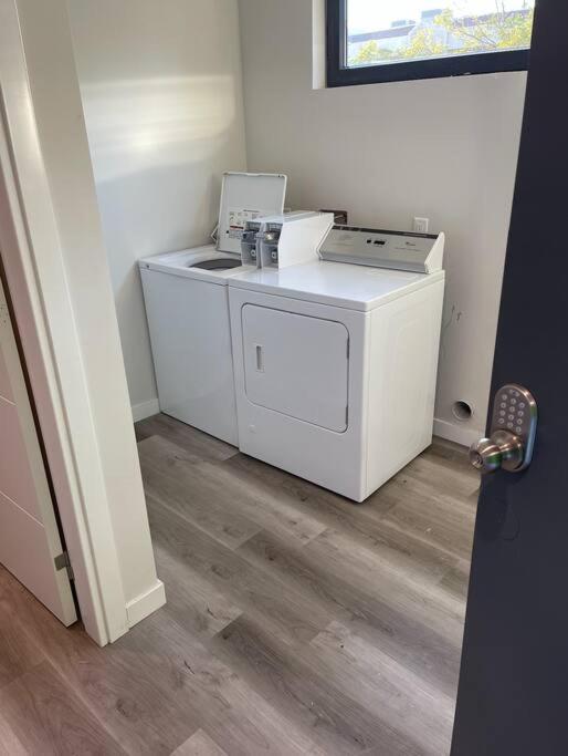 Comfy Studio With Cali King Size Mattress San Diego Extérieur photo